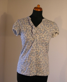 Hübsches T-Shirt mit Blümchenmuster