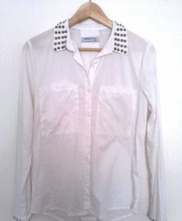 Weiße Bluse mit Nieten in Größe S [Blogger Style] / Bershka