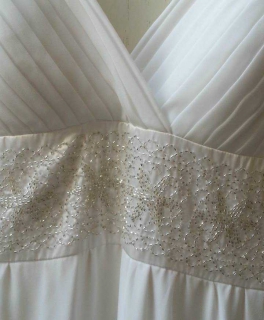 Kleid mit Perlen von Laura Scott