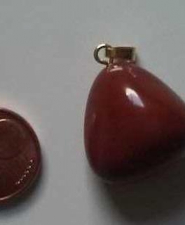 Schöner Steinanhänger, kirschrot