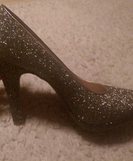Tolle neuwertige goldglitzerne High Heels Gr. 39