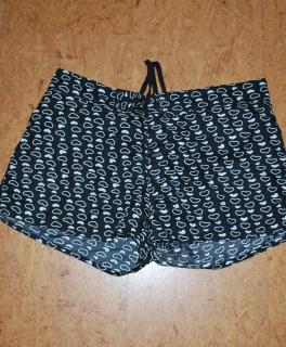 Kurze Sporthose / Hose Gr. M mit Herzchen