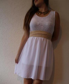 Kleid weiß mit Spitze schleife am Rücken