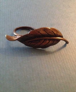 Schöner Herbstlicher Doppelring in Blattform