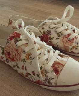 schöne Tamaris Blümchen Schuhe