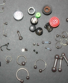 Piercings und Plugs