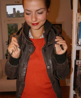 Coole dunkelbraune Echt-Lederjacke von Only mit abnehmbarer Kapuze