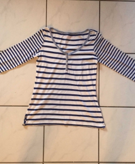 Schönes gestreiftes Langarm T-shirt/ Versand inklusive