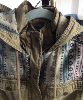 Mega hipper Sommer-Parker mit Ethno-Applikationen und Kapuze