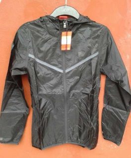 Ungetragene Nike Tech Laufjacke für Damen in S