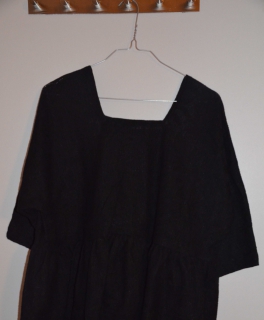 schwarzer Pullover mit Schößchen von ASOS