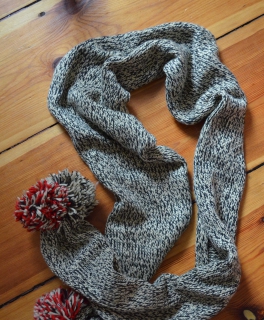 Neuer Miss Sixty Schal grau / schwarz / rot mit Bommeln