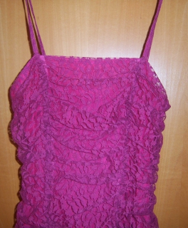 magenta-farbenes Kleid