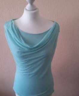 Sehr schönes Top, Wasserfallausschnitt