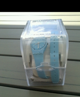 Hellblaue Wickeluhr von swatch