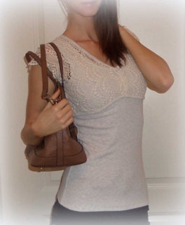 Naturweißes graues Top von CherrieGr. 34 / XS Häkeltop Spitze Fester Stoff V-Ausschnitt