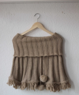 Cremefarbener Poncho