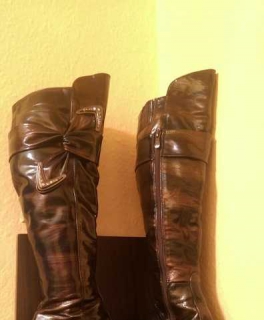 braun-kupfer Stiefel in Lackoptik