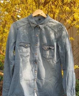 Jeanshemd mit Nieten