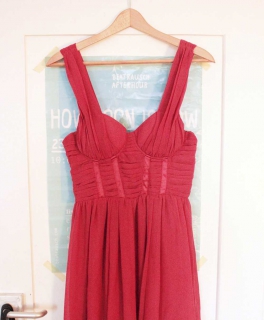 Pinkrotes Bustierkleid mit Chiffonrock