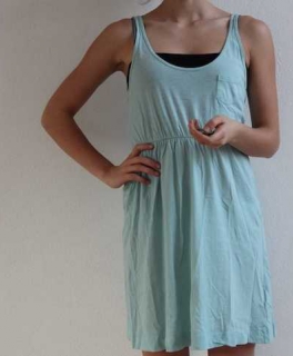 Türkises leichtes Basickleid