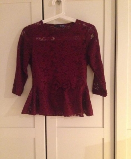 weinrotes Oberteil spitze