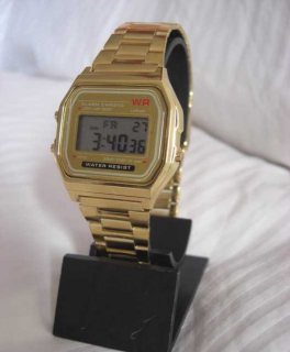 Goldene Retro Blogger Uhr 