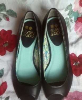 NEU super schöne Peeptoes mit kleinem Absatz