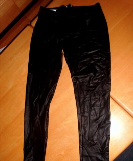 Leggins im Lederlock 