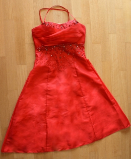 Festliches rotes Abendkleid