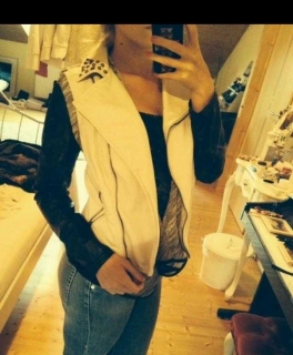 Coole weiße Weste mit Nieten