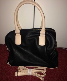 Schicke schwarze/nude Handtasche mit rosegoldenen Akzenten