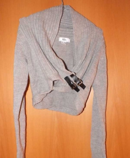 warmer Bolero/Cardigan mit Schnallen/Riemen