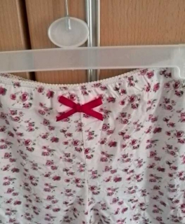 kurze Schlafhose mit Blumenmuster