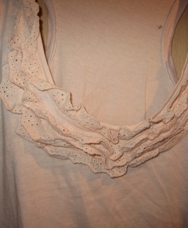 NUDEFARBENDES TOP MIT RÜSCHEN