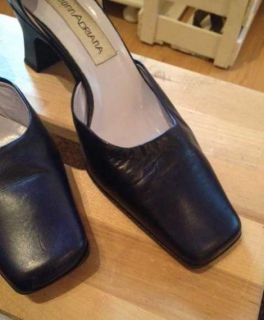 dunkelblaue Lederpumps aus Italien