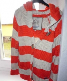 orange/weiß gestreifte, warme Strickjacke