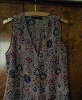 Wickelbluse mit süßem Muster