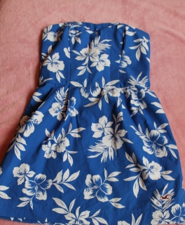 Blau/weiß geblümtes Hollister kleid