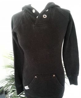 Longpulli schwarz mit Kapuze
