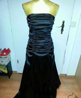 Wunderschönes langes Abendkleid, Abschlusskleid