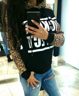 Kaputzenhoodie mit Leoprint / Neu