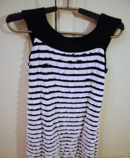 schwarz-weißes Abendkleid