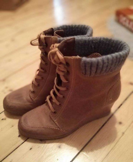 Echtleder Stiefeletten mit Keilabsatz