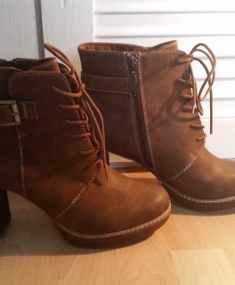 Braune Stiefeletten