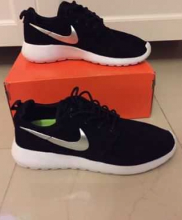 Nike roshe run neu 43/44 UVP Sneaker Schwarz weiß Silber