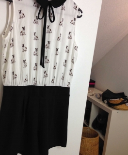 Jumpsuit mit Hündchen drauf 