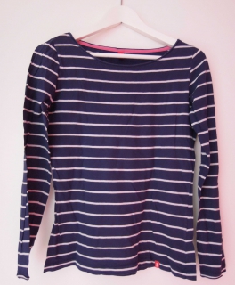 Blau/weiß gestreiftes Langarmshirt