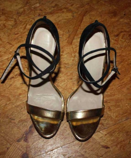 Zara Blogger High Heels schwarz gold mit Riemen NEU 39