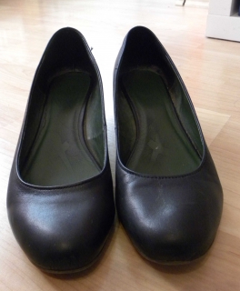 schwarze Tamaris Ballerinas mit kleinem Absatz 